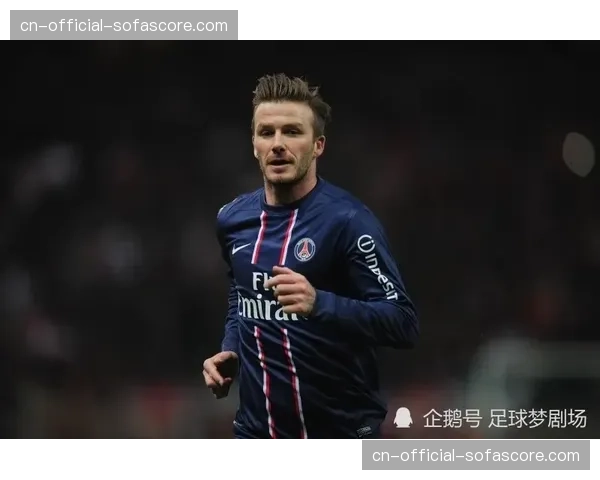 王嘉尔品牌联名巴黎圣日耳曼，水墨球衣引爆法甲