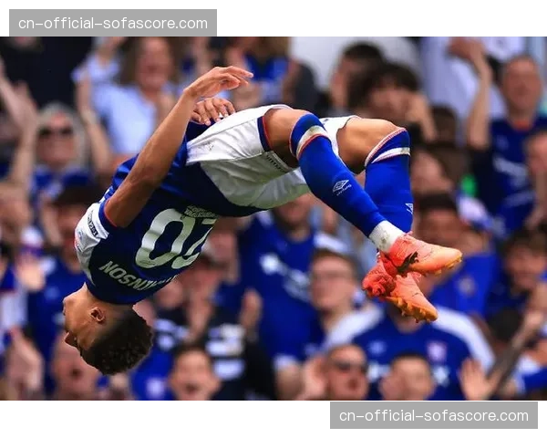 从英甲到英超：伊普斯维奇坚持全场压迫的足球哲学与生存之道。