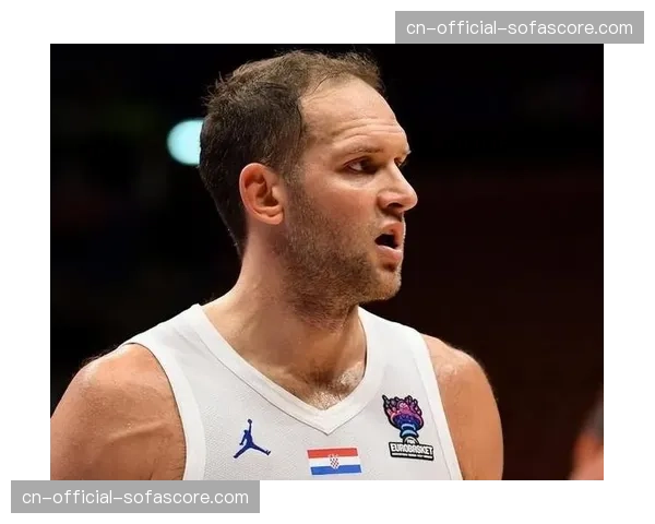 Woj爆料:活塞将博扬-博格达诺维奇摆上货架,寻求未来选秀权 Woj爆料:活塞将博扬-博格达诺维奇摆上货架,寻求未来选秀权